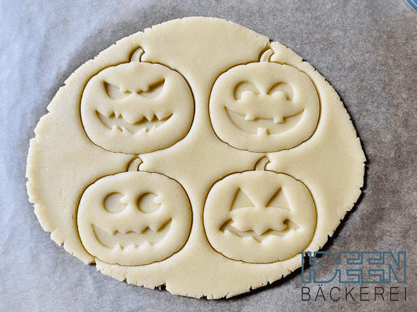 Keksausstecher 16in1 HALLOWEEN Stempelset Kürbis 9cm Ausstechform, verschiedene Farben möglich Ausstecher für Plätzchen Kekse Teig Knete
