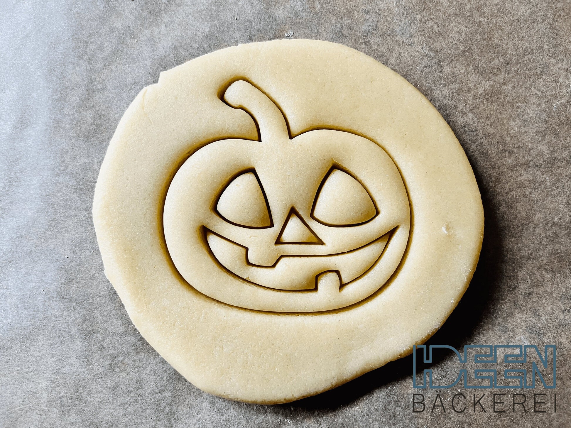 Keksausstecher HALLOWEEN Kürbis 8cm breit Ausstechform, verschiedene Farben möglich Ausstecher für Plätzchen Kekse Teig Knete