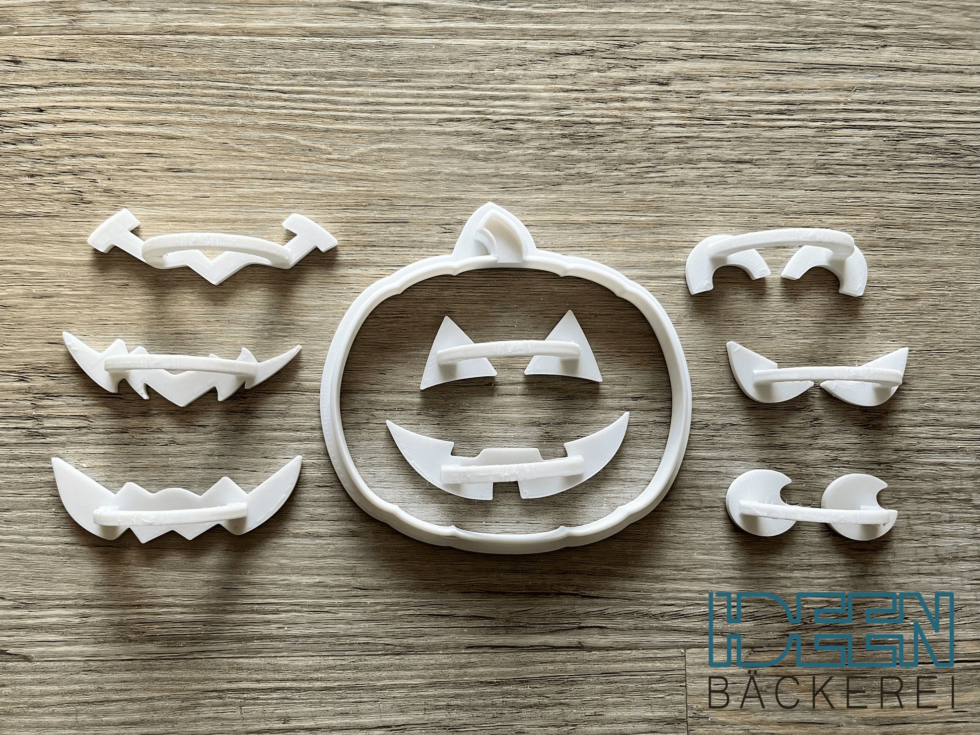 Keksausstecher 16in1 HALLOWEEN Stempelset Kürbis 9cm Ausstechform, verschiedene Farben möglich Ausstecher für Plätzchen Kekse Teig Knete